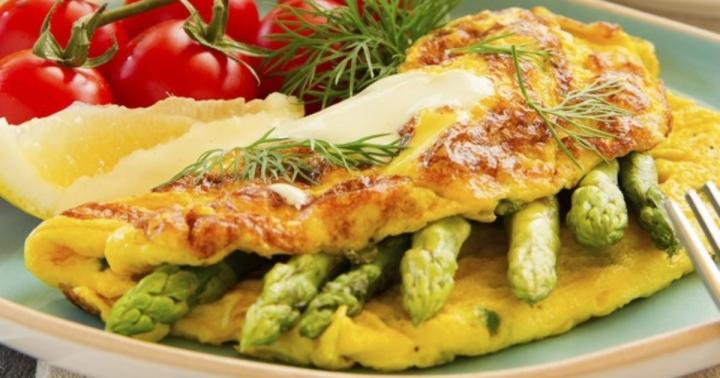 asparagus_and_herb_omelet.jpg