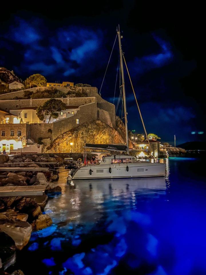 hydra-at-night.jpg