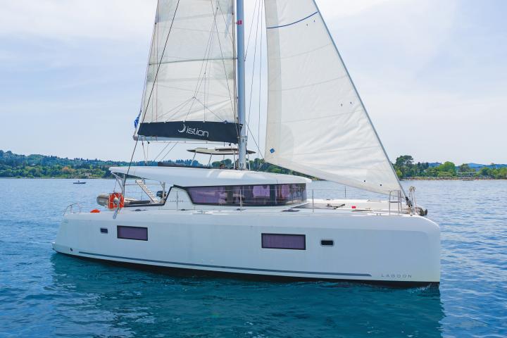Lagoon 42