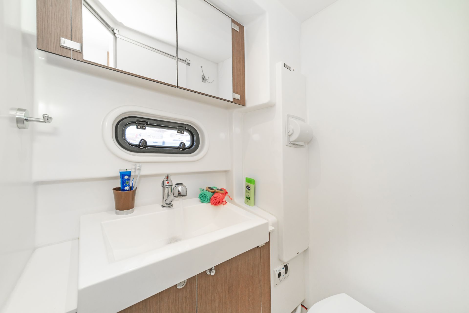 Bali 4.1 | Istion Yachting Greece