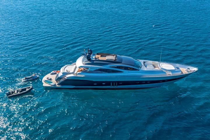 Pershing 90