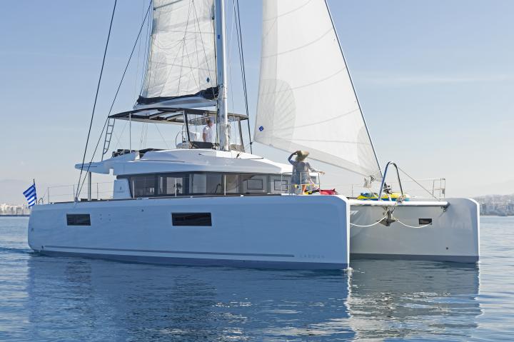 Lagoon 52