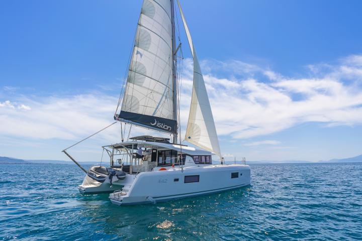 Lagoon 42
