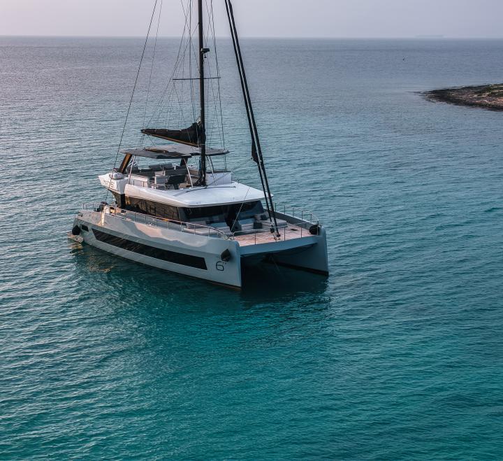 Moon Yacht 60