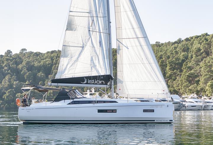 Oceanis 37.1
