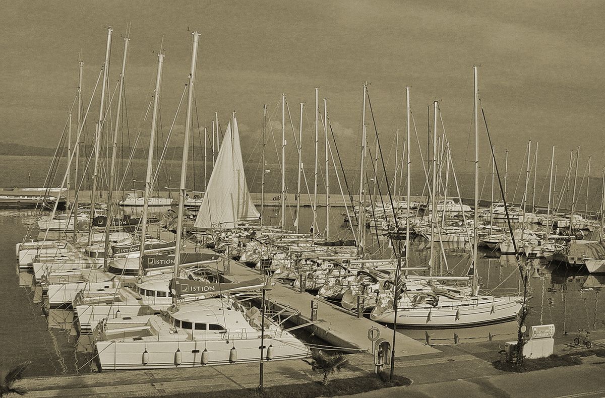 IstionYachting_KosBaseFleet_Gray2.jpg